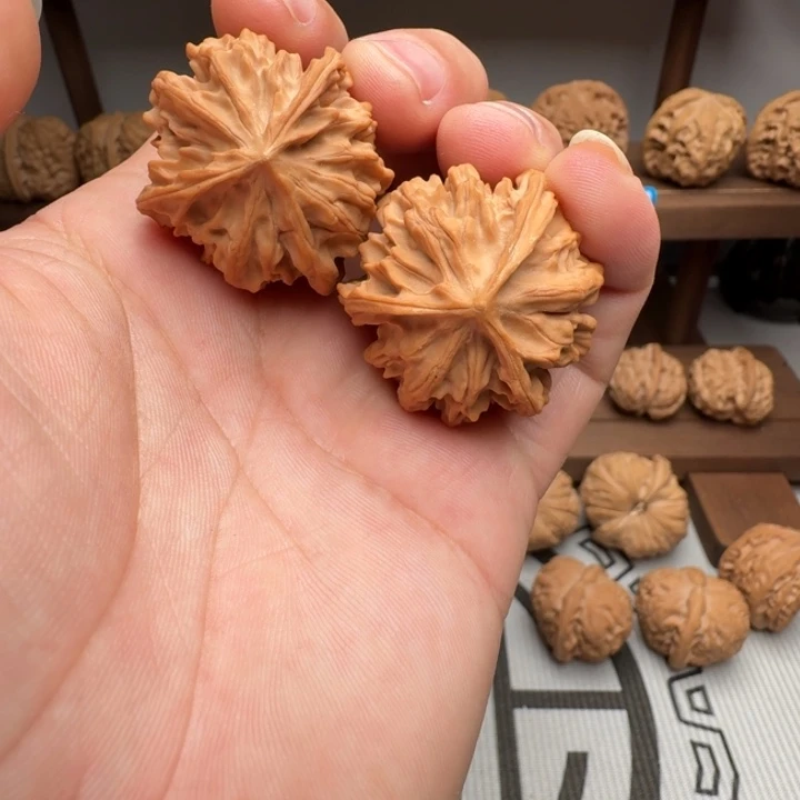 文玩核桃把件三棱