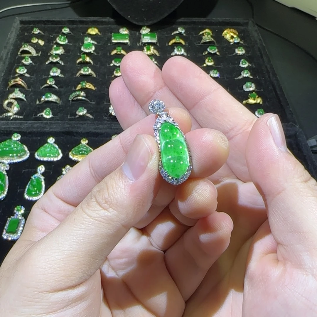 颈饰未镶嵌翡翠天然翡翠A货福豆