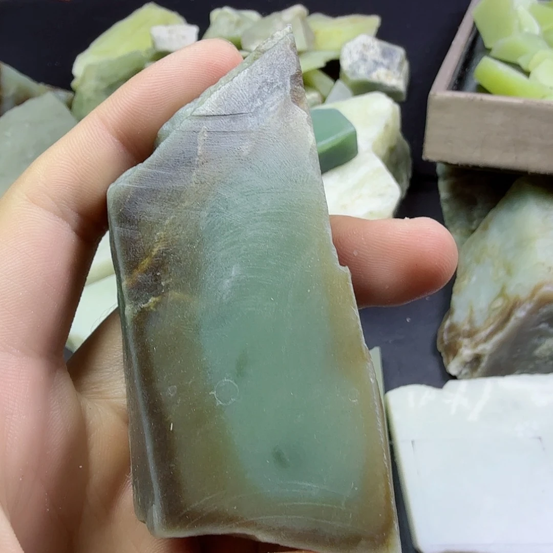 和田玉（糖玉）未镶嵌珠宝奇石