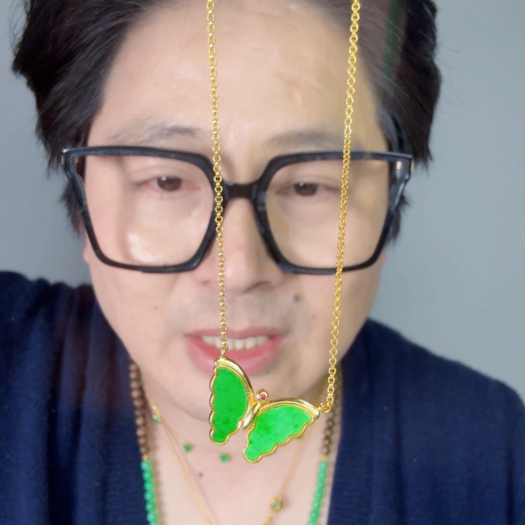 翡翠未镶嵌颈饰一件
