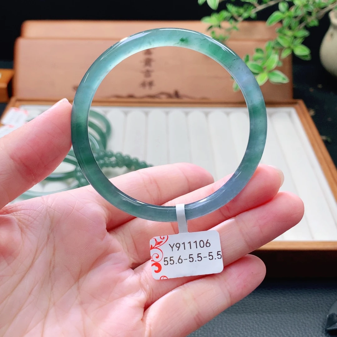 未镶嵌手镯（圆镯）翡翠