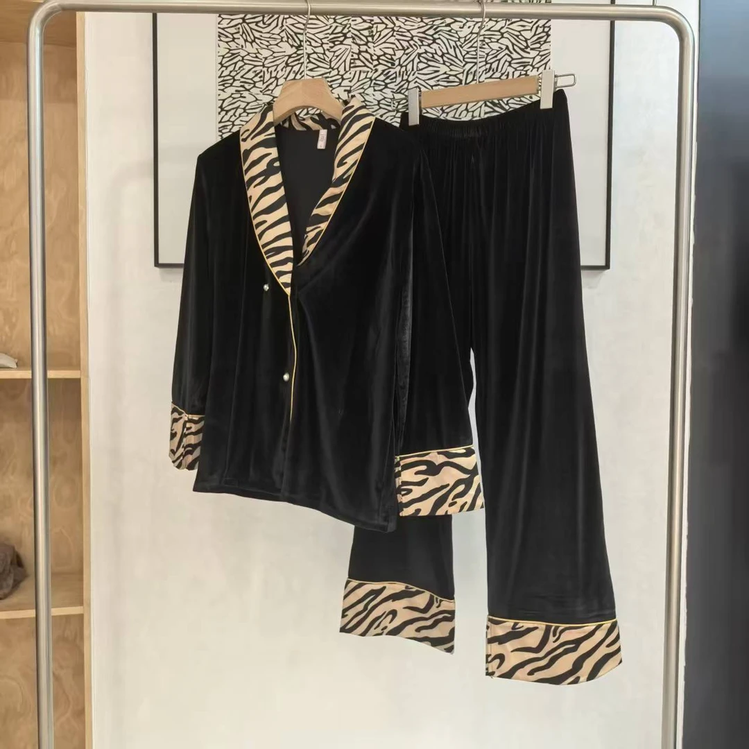 1026-3秋冬丝绒斑马纹拼接翻领家居服