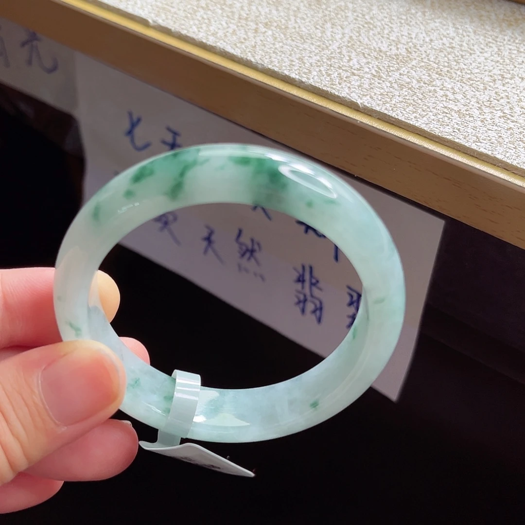 翡翠手镯未镶嵌手镯