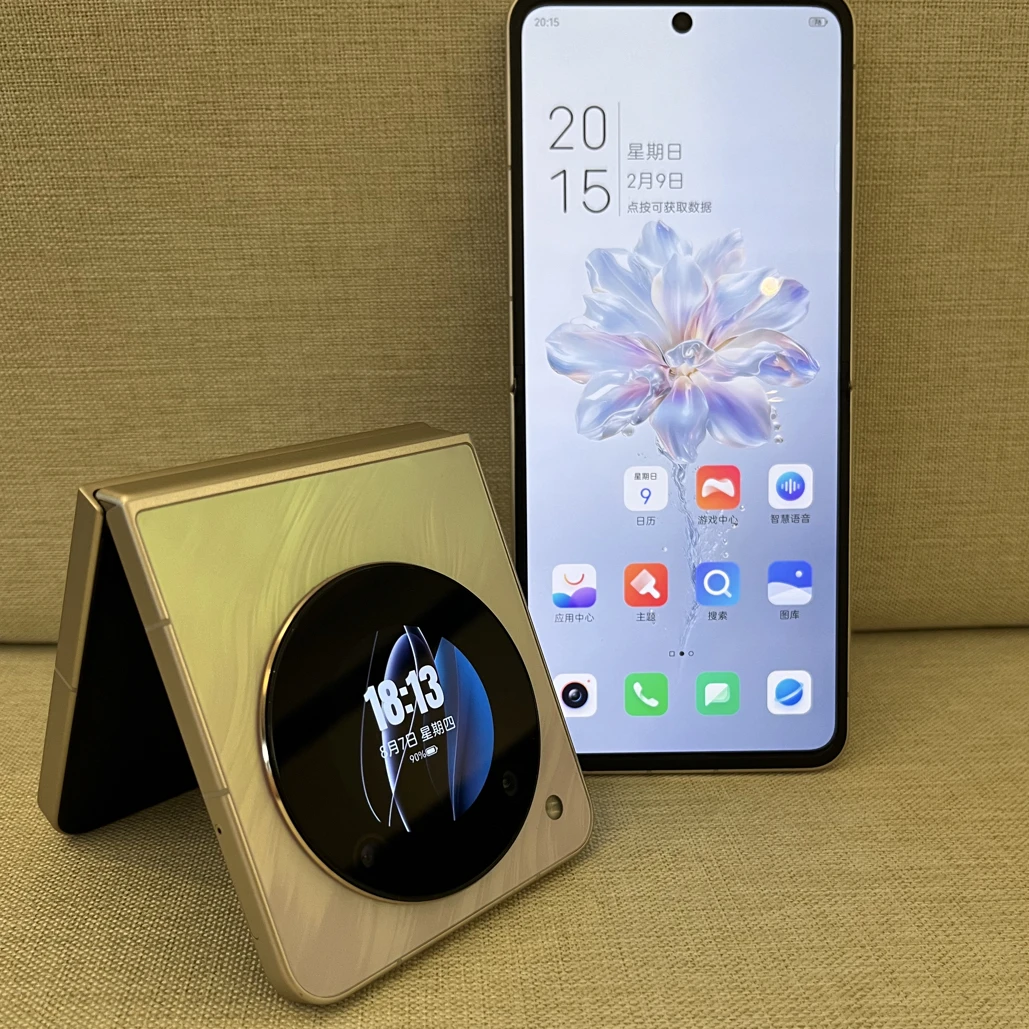 95新 nubia/努比亚 flip 小巧折叠屏手机国行正品双卡5G双屏便宜