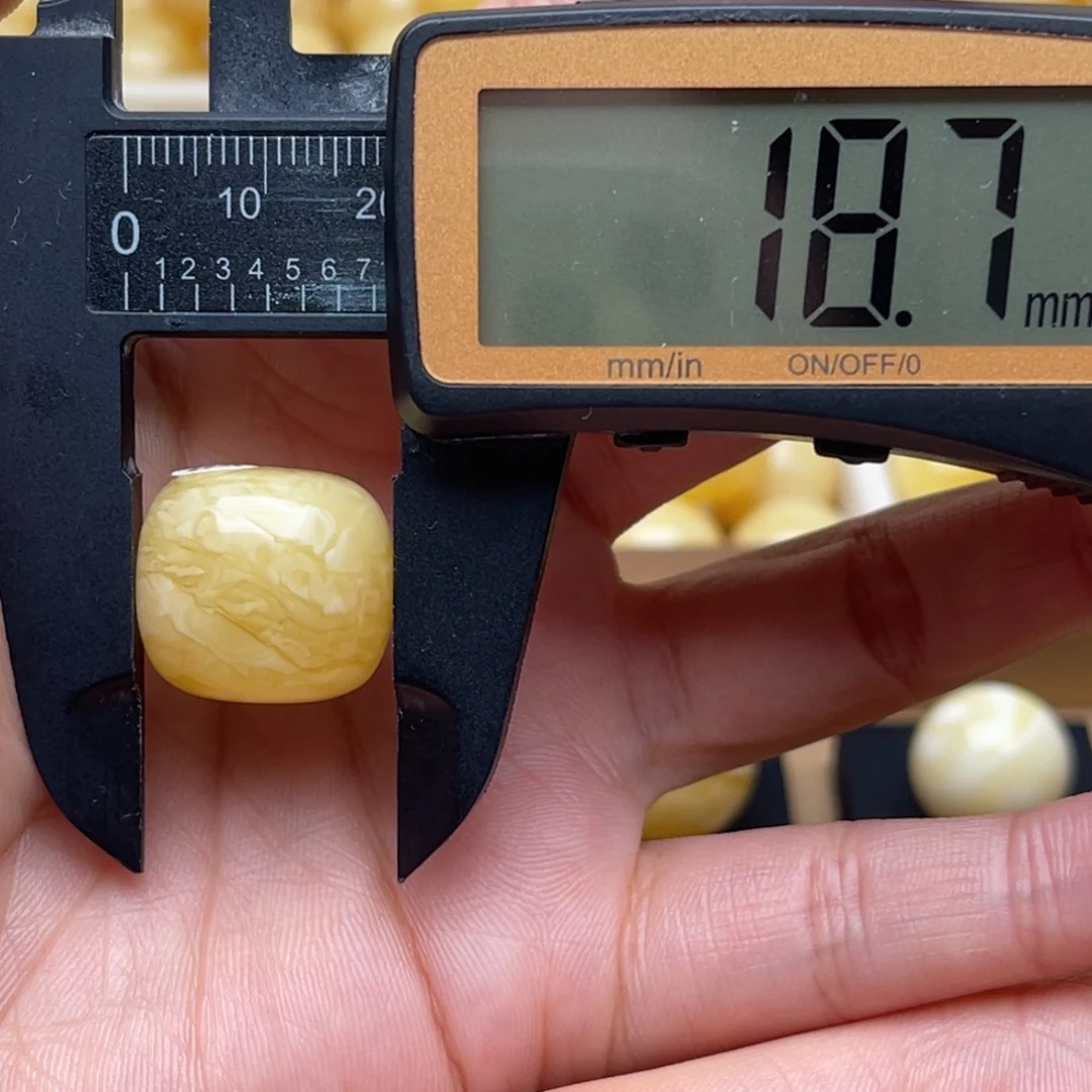 1***5裸石琥珀未镶嵌蜜蜡墩子 思思