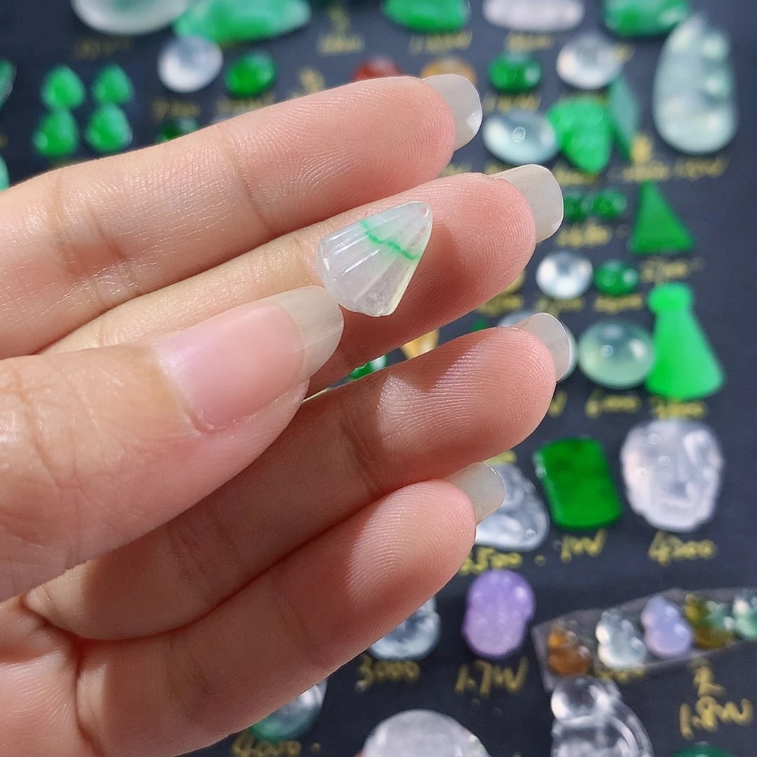 【闪购商品】翡翠颈饰未镶嵌莲蓬