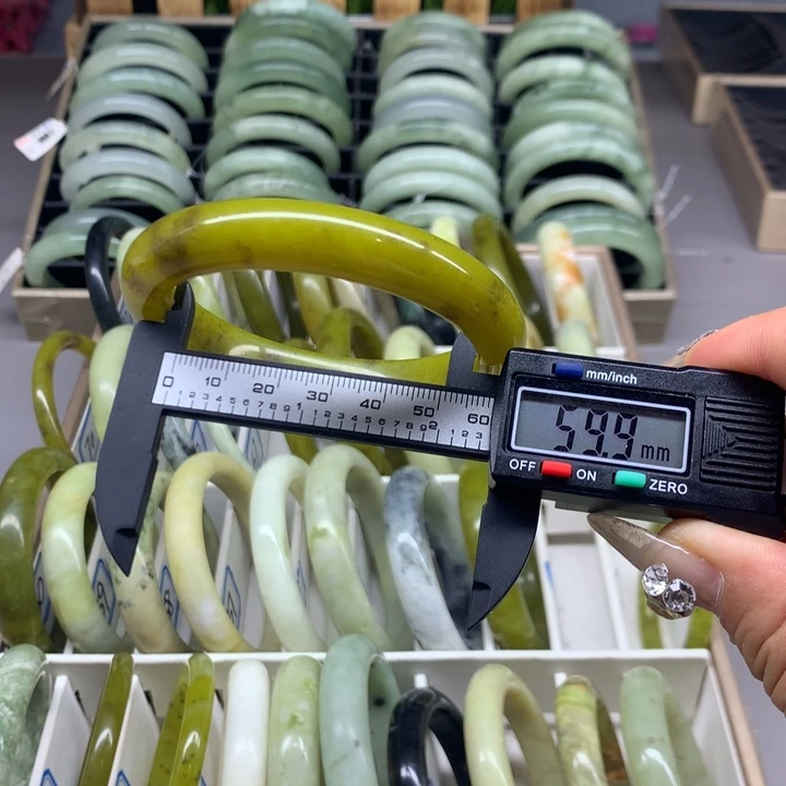 未镶嵌蛇纹石玉手镯52