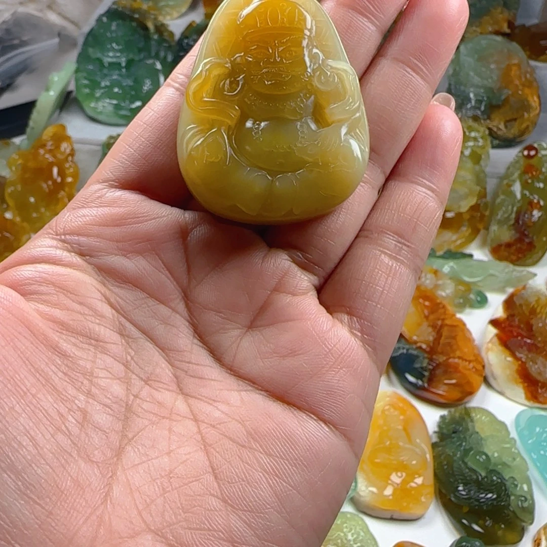 蛇纹石玉未镶嵌颈饰