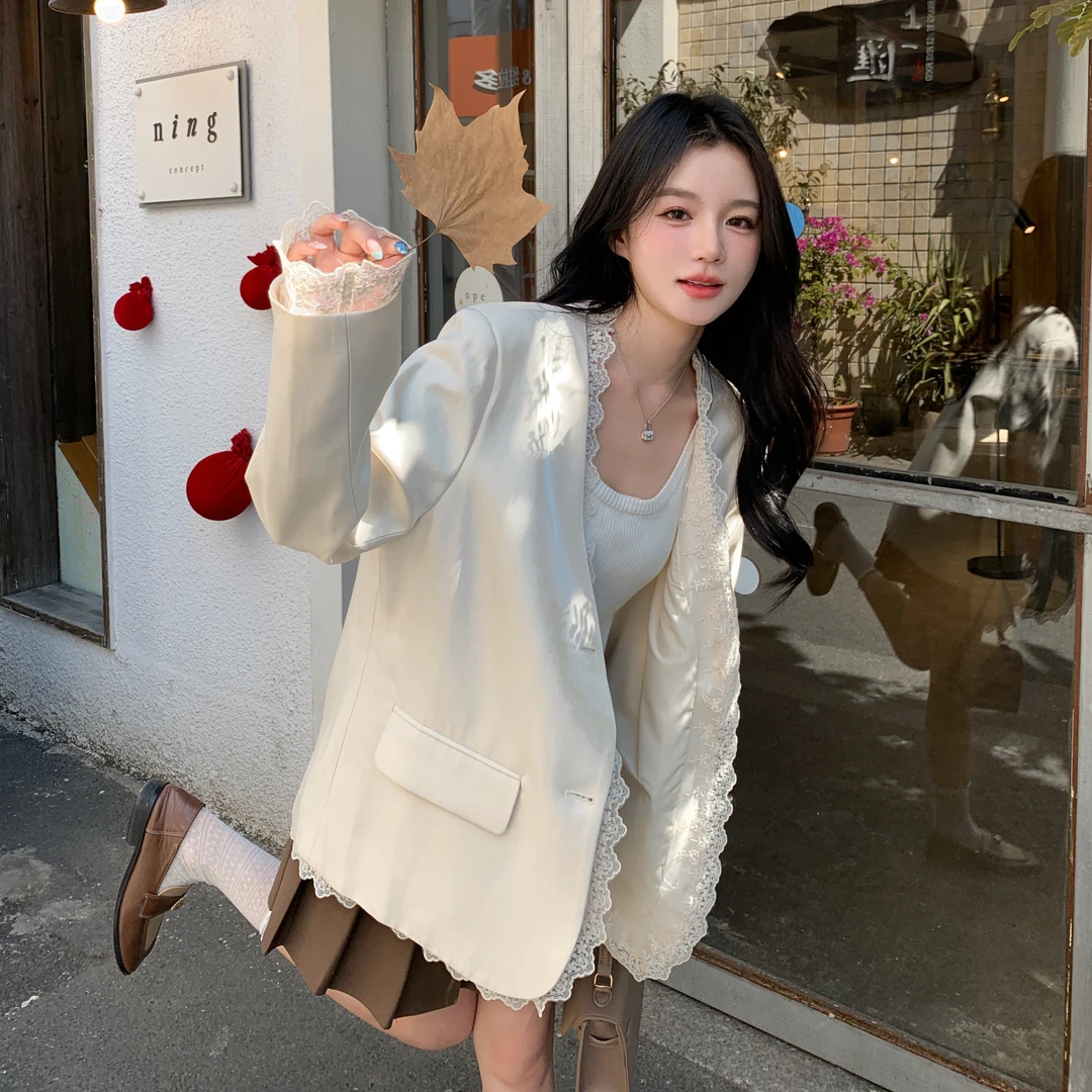 白色设计感蕾丝拼接轻奢气质西服2025春新款休闲显瘦小西装外套女