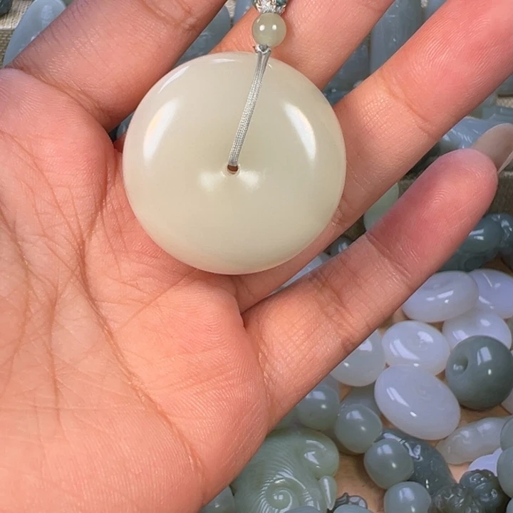 和田玉（糖玉）未镶嵌颈饰