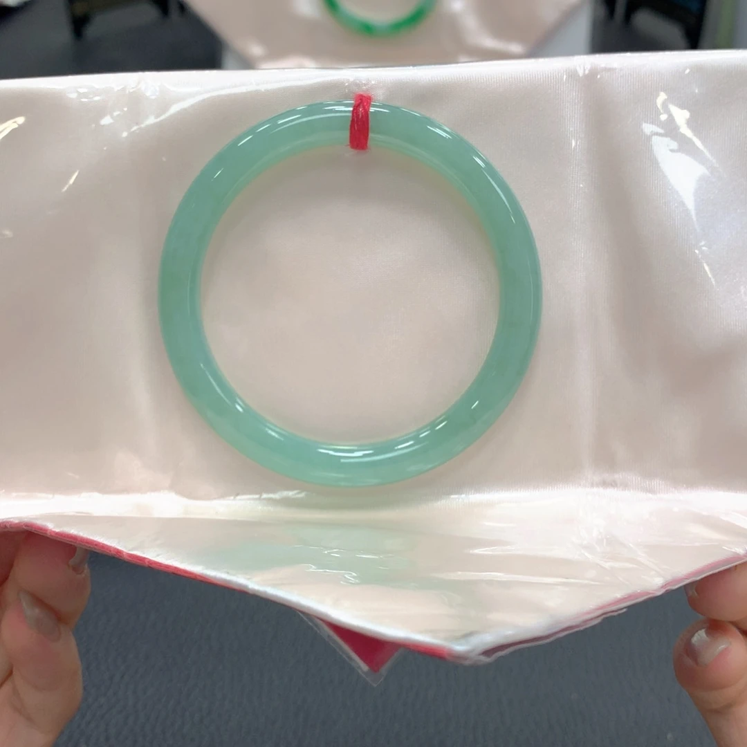翡翠未镶嵌手镯翡翠