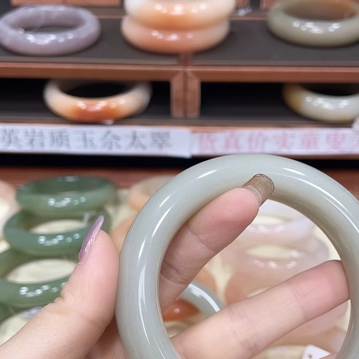 ꧁***꧂石英质玉手镯未镶嵌