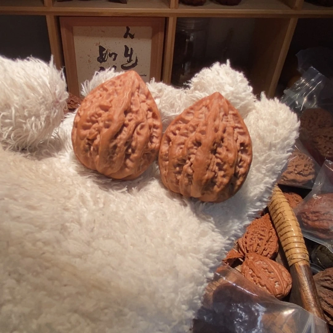 文玩核桃吊坠董*长福袋3瑕疵浮黄