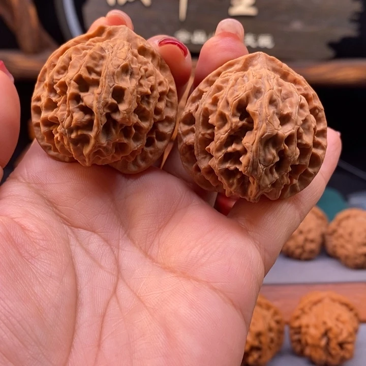 文玩核桃把件我****衫苹果园