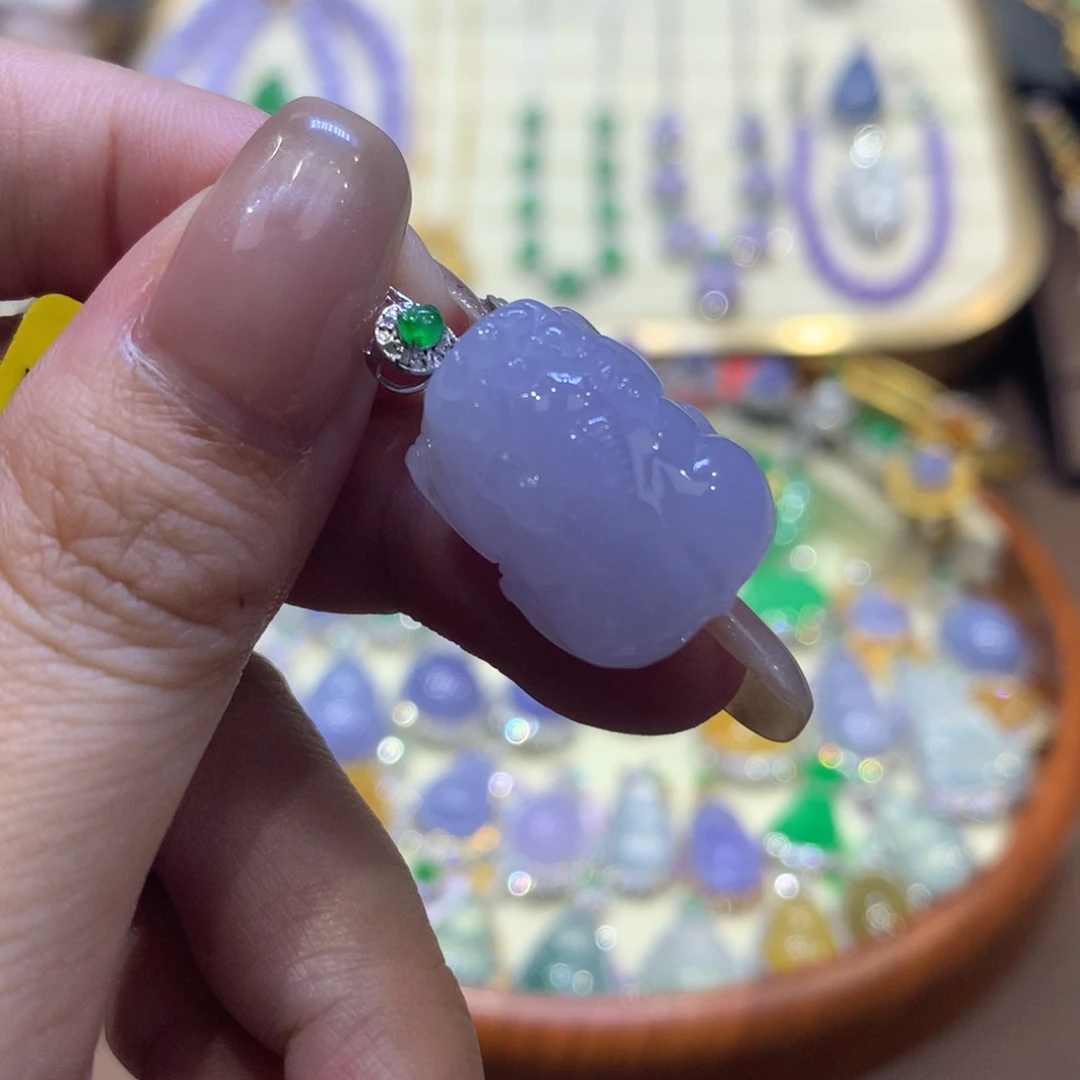 翡翠18K金镶嵌颈饰