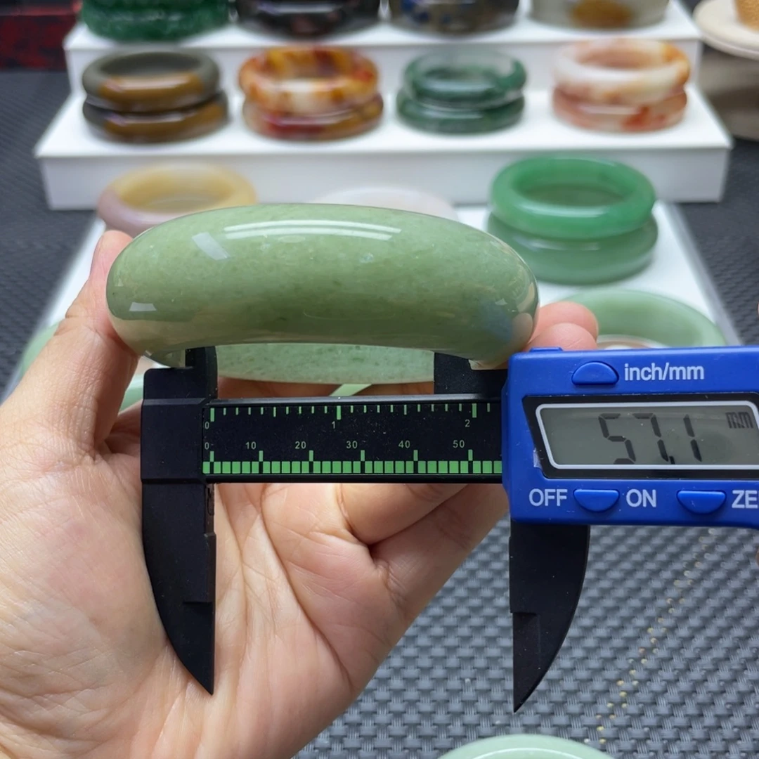 未镶嵌手镯石英质玉