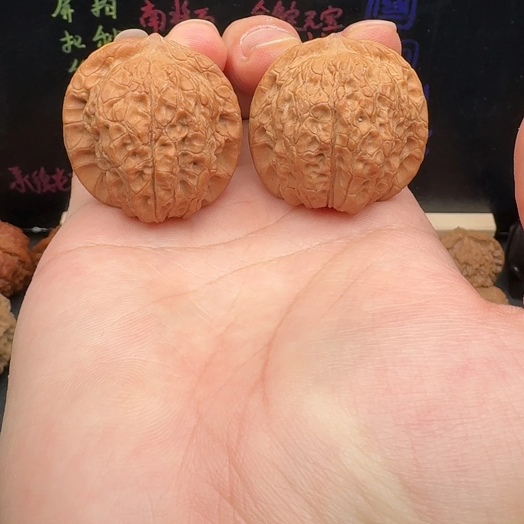 36血麒麟接近全品文玩核桃