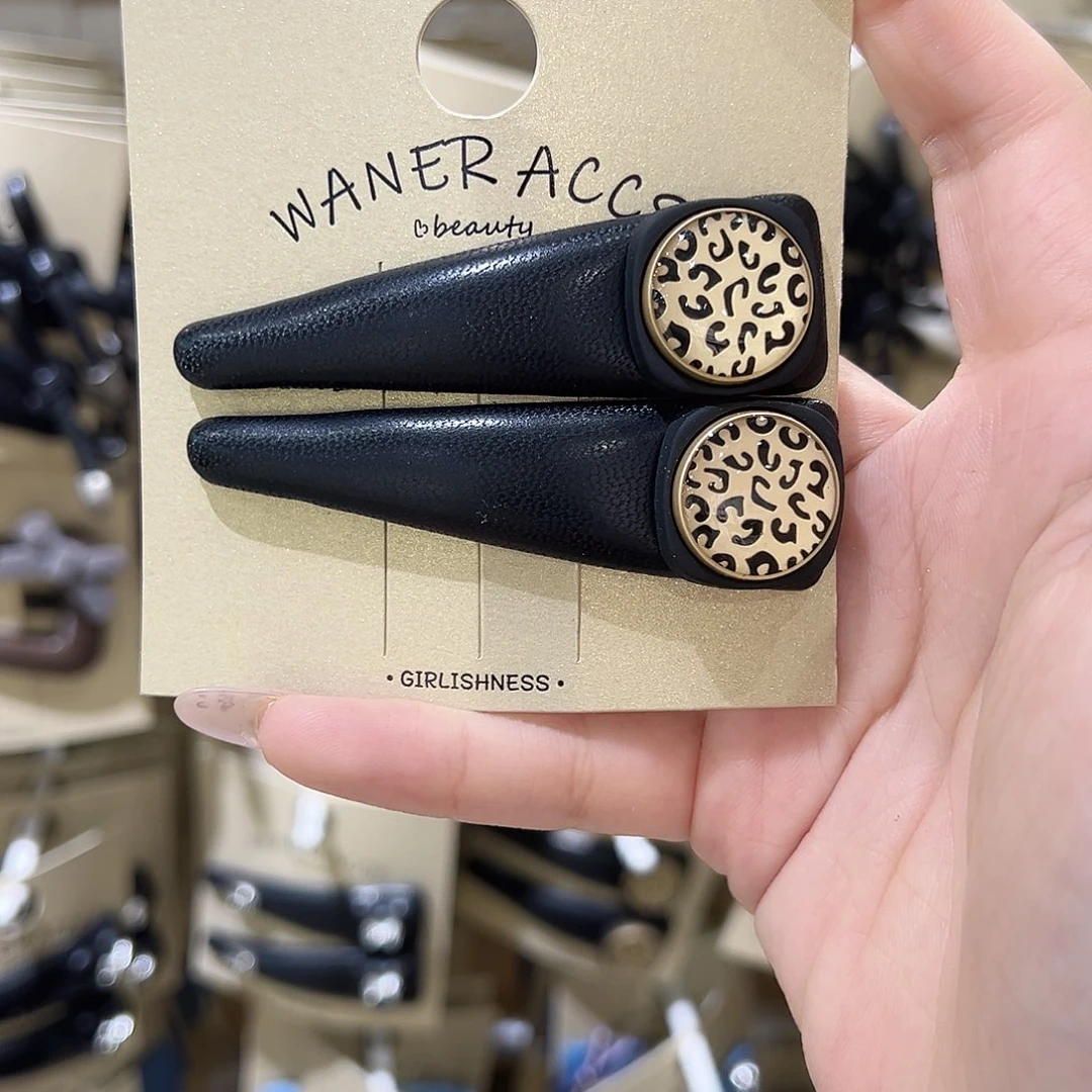 非金属仿珍珠豹纹黑色皮质掰掰夹