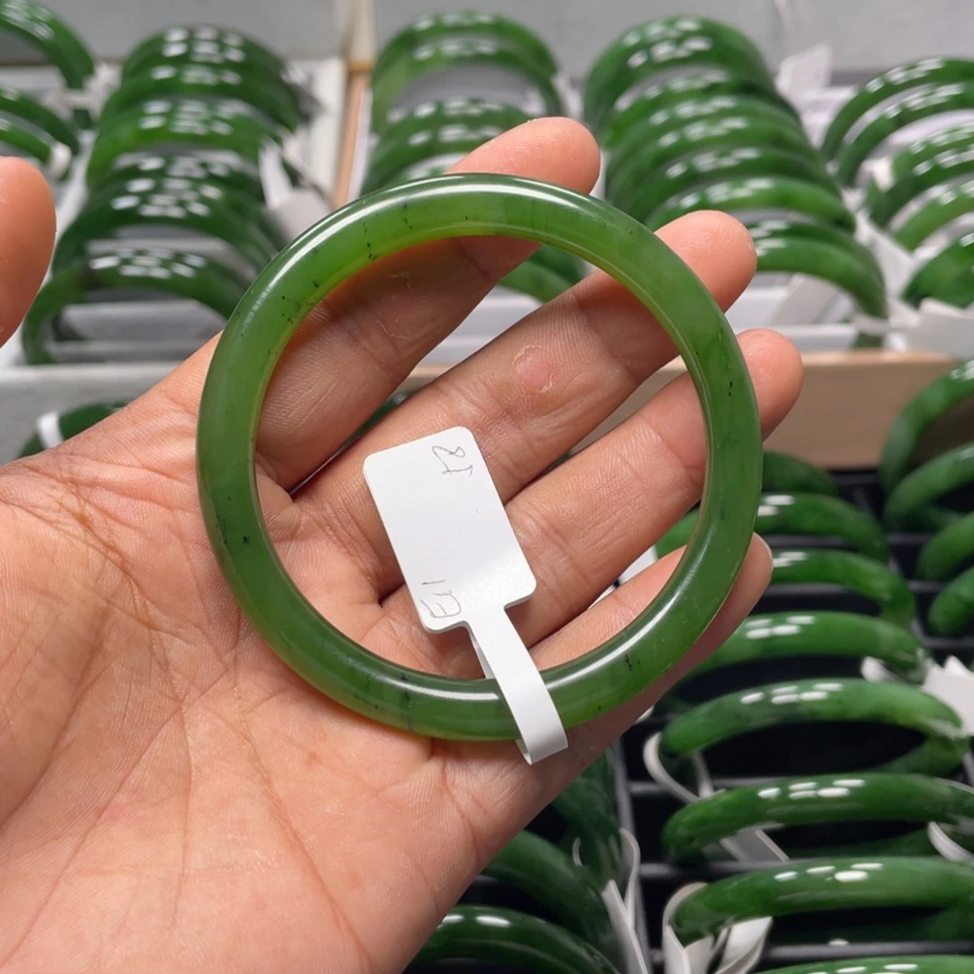 和田玉（碧玉）未镶嵌手镯瑕疵款特漏带裂