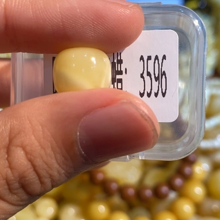 琥珀未镶嵌珠宝奇石3596