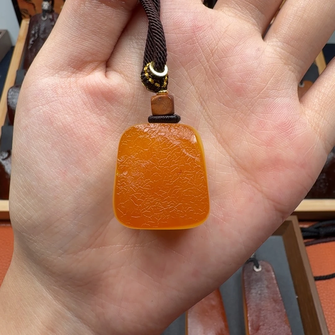 蜜蜡未镶嵌吊坠(赠链)