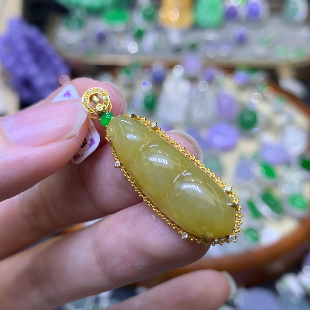 颈饰18K金镶嵌翡翠