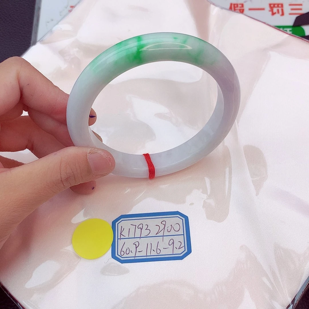 翡翠手镯未镶嵌我