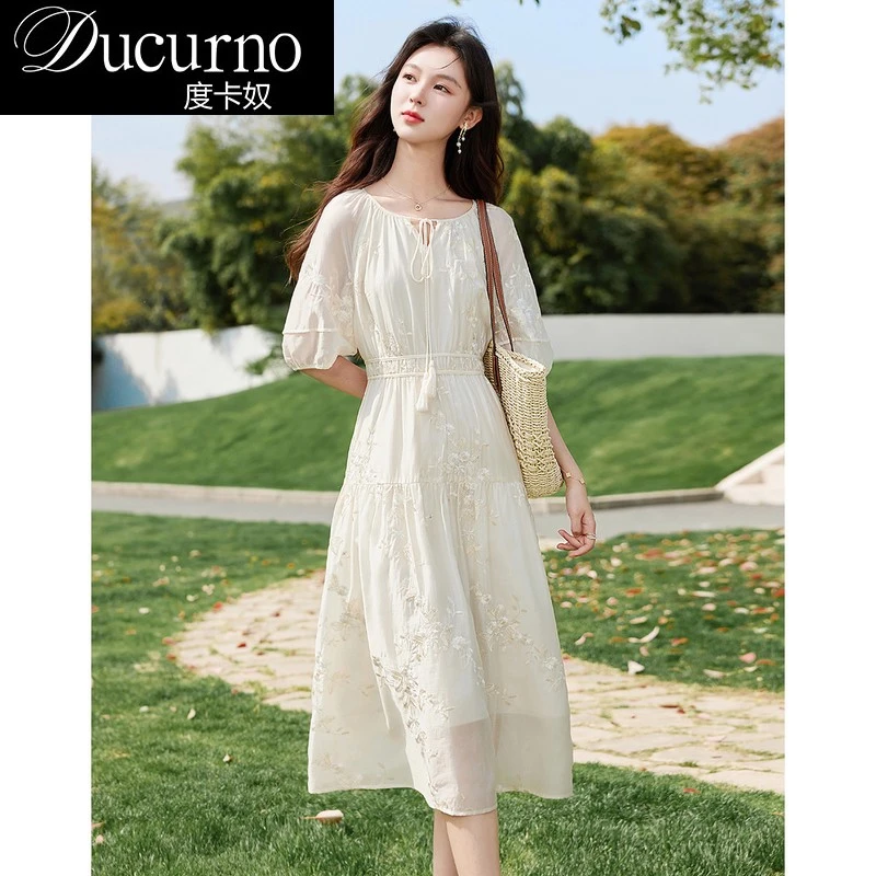 法式连衣裙女裙子夏季新款小个子气质收腰显瘦轻奢纯欲慵懒风女装