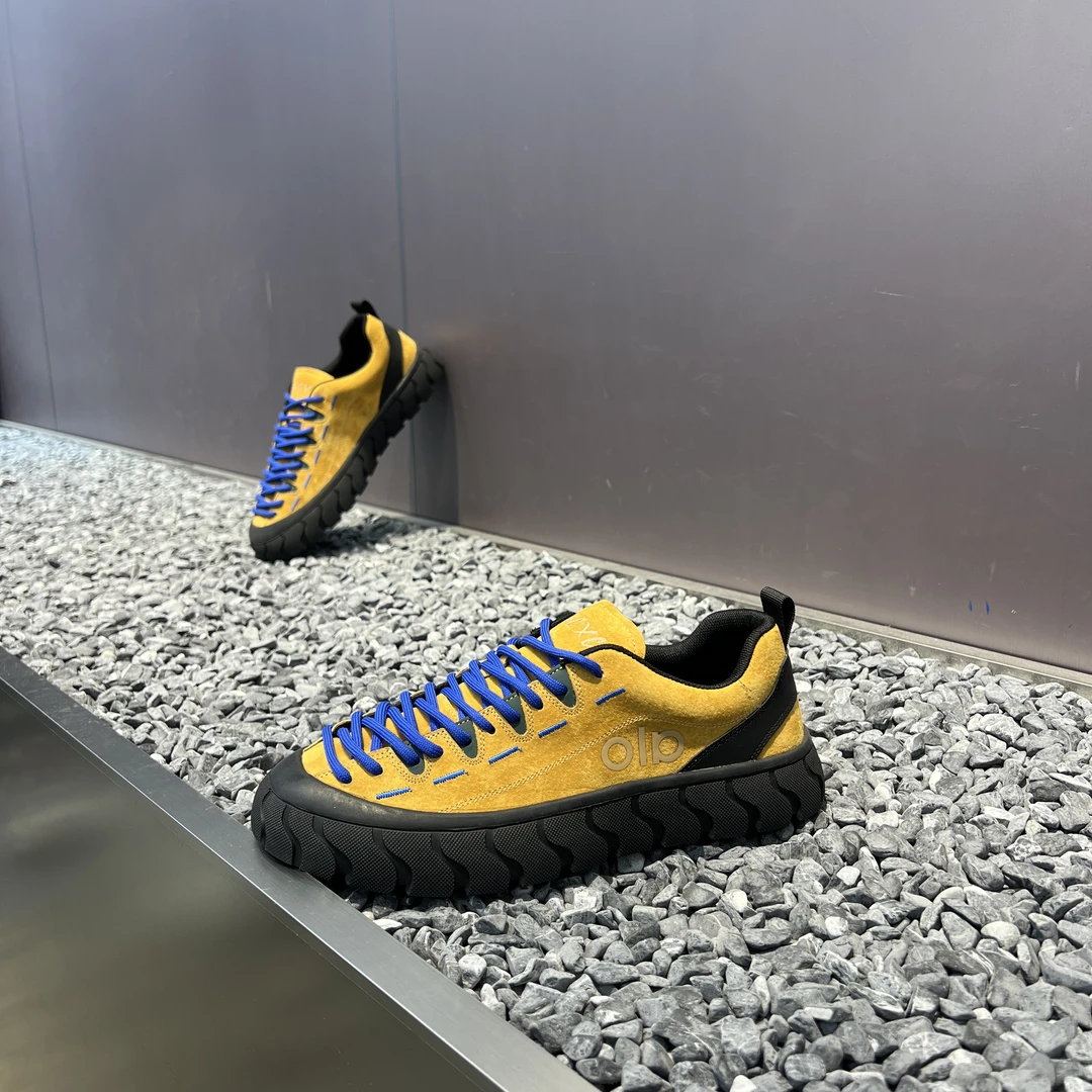 2025广州四季户外登山防滑耐磨透气百搭徒步软底软面纯皮休闲鞋