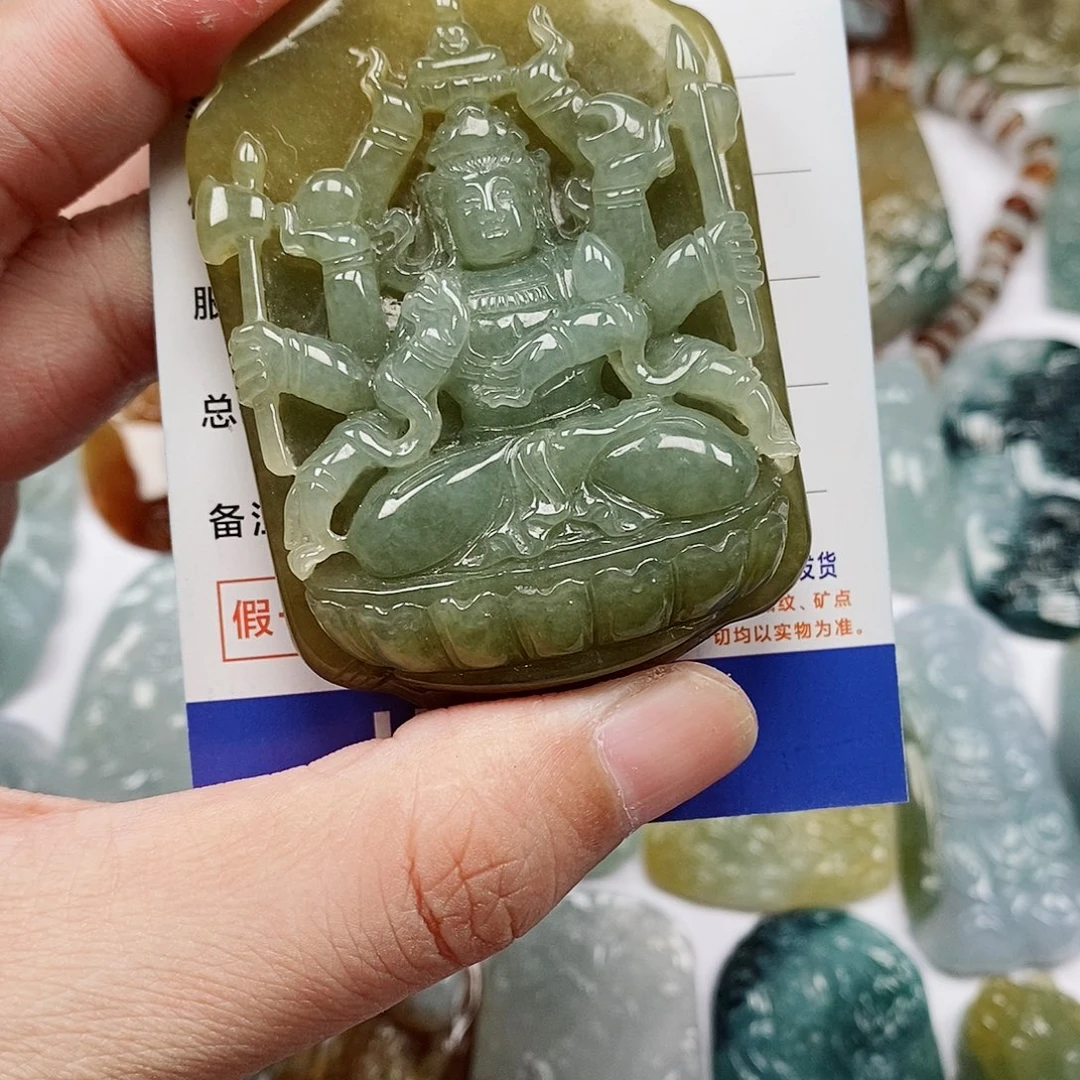 翡翠未镶嵌颈饰千手观音