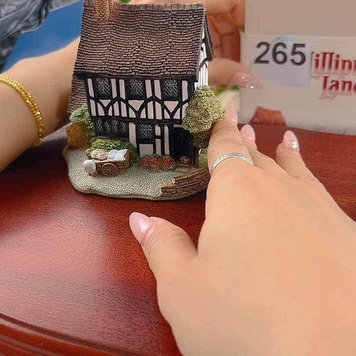 中古小房子微缩景观