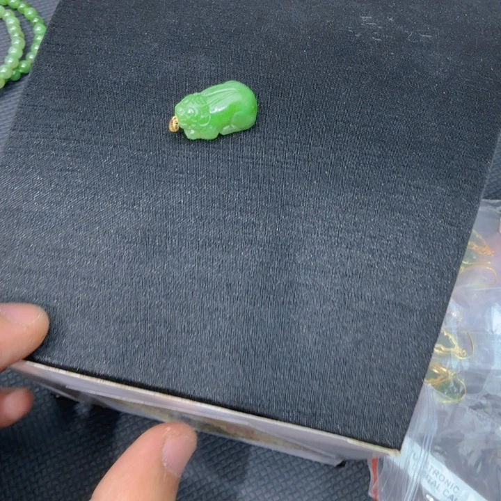 和田玉（碧玉）颈饰18K金镶嵌