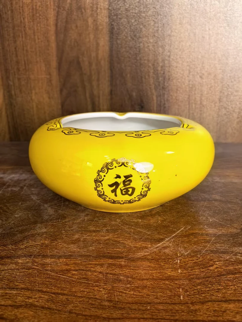 B424景德镇制陶瓷烟灰缸一件