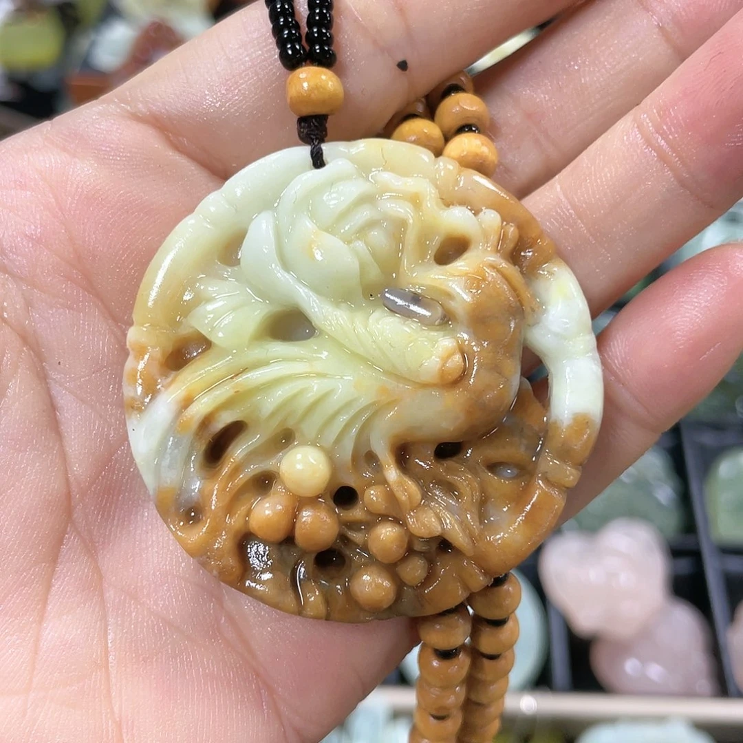 蛇纹石玉颈饰合金