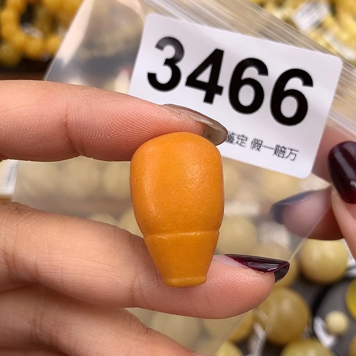 蜜蜡未镶嵌珠宝奇石17，厚15.9，高27.7