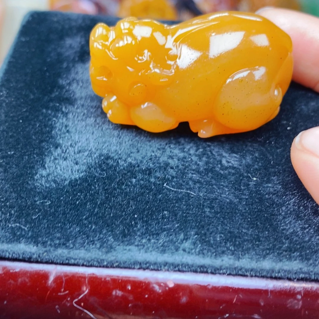 石英质玉（黄龙玉）未镶嵌颈饰