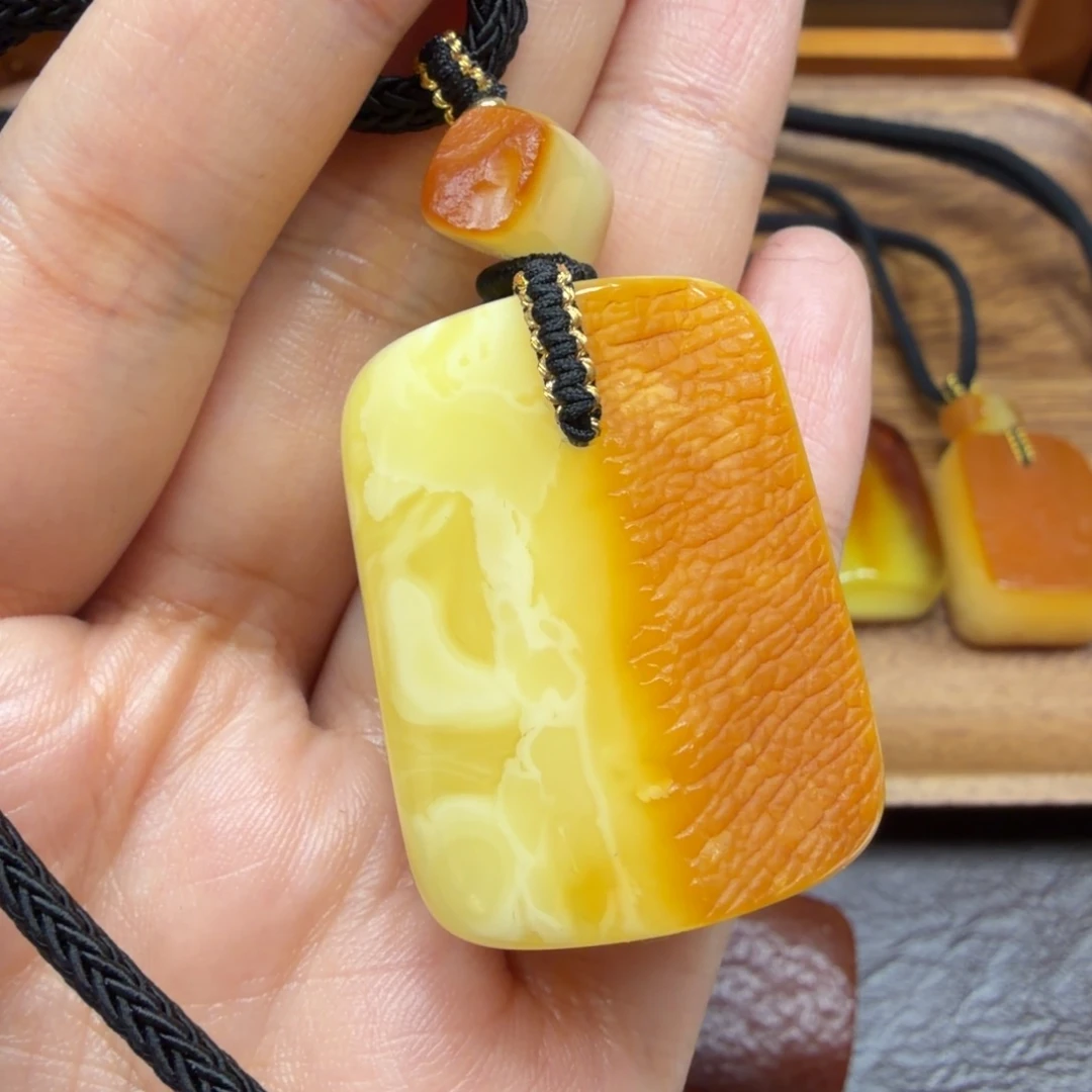 琥珀未镶嵌吊坠(赠链)