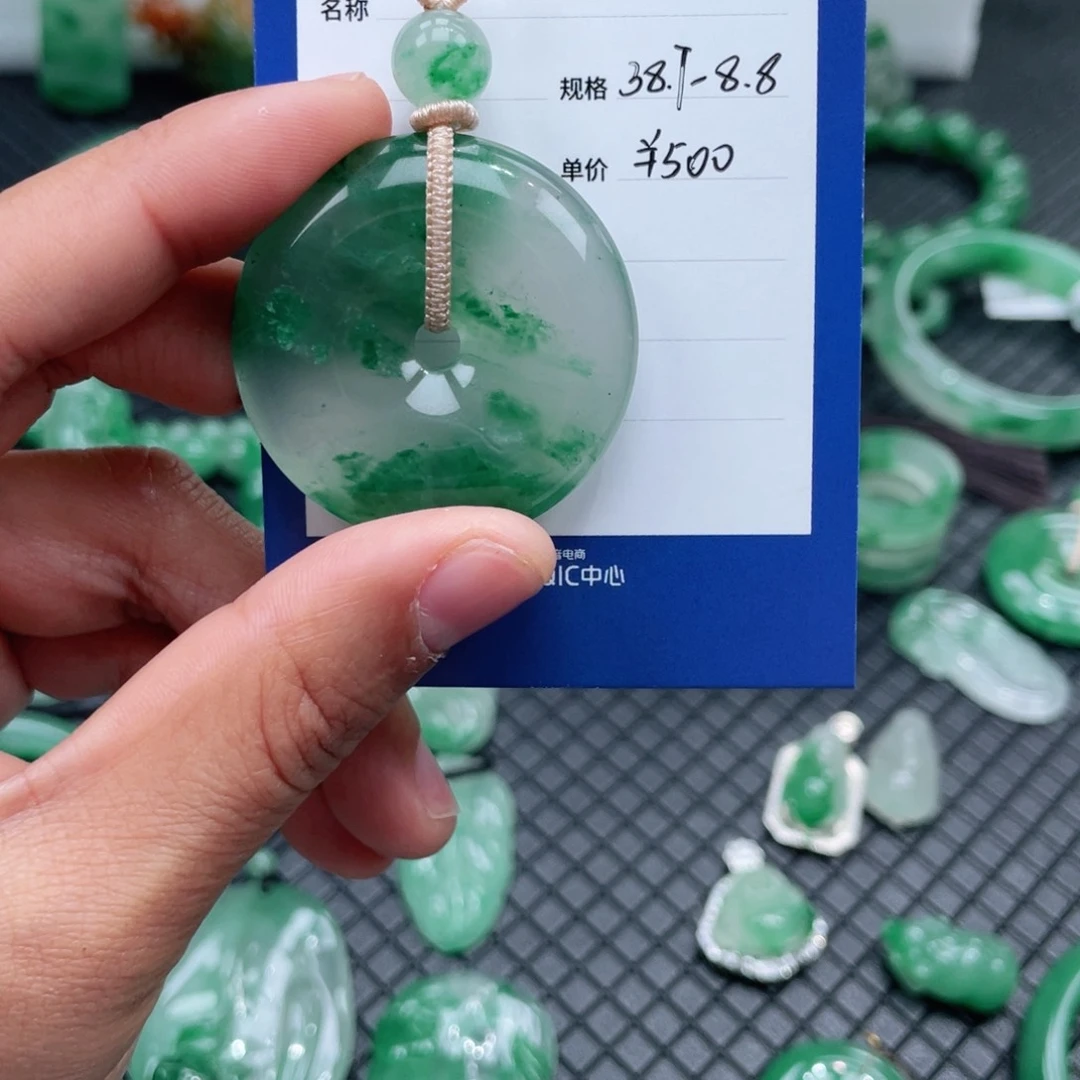 石英质玉颈饰未镶嵌华****馆