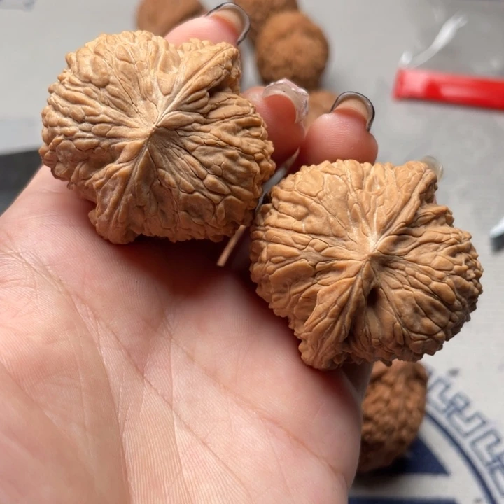正***直文玩核桃吊坠泥鳅背40