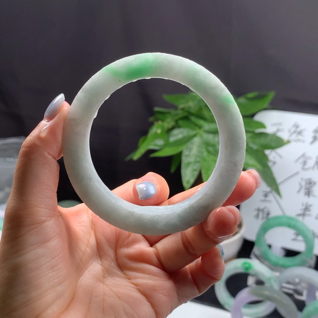 定制翡翠未镶嵌手镯