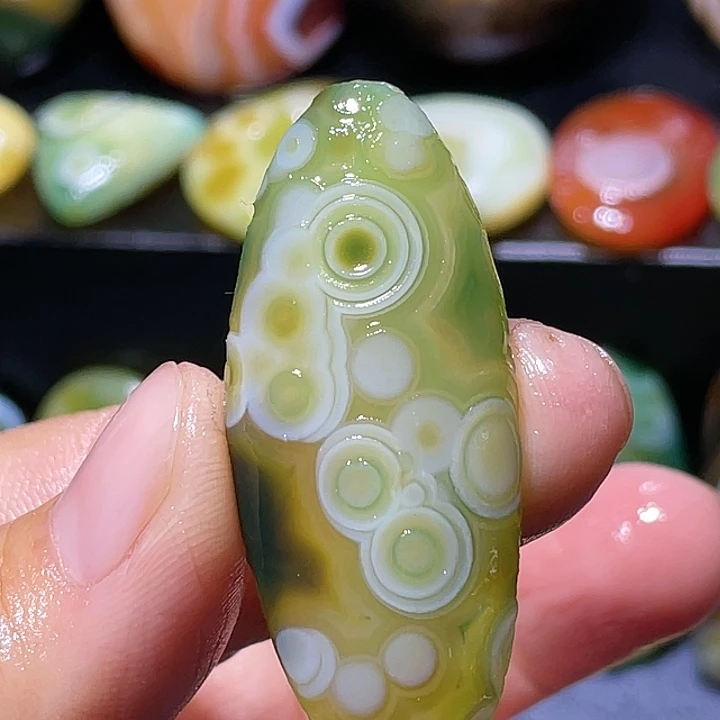 玛瑙/玉髓未镶嵌珠宝奇石