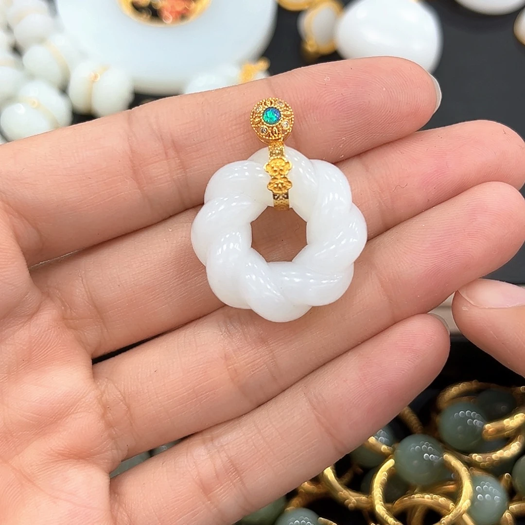 和田玉18K金镶嵌颈饰