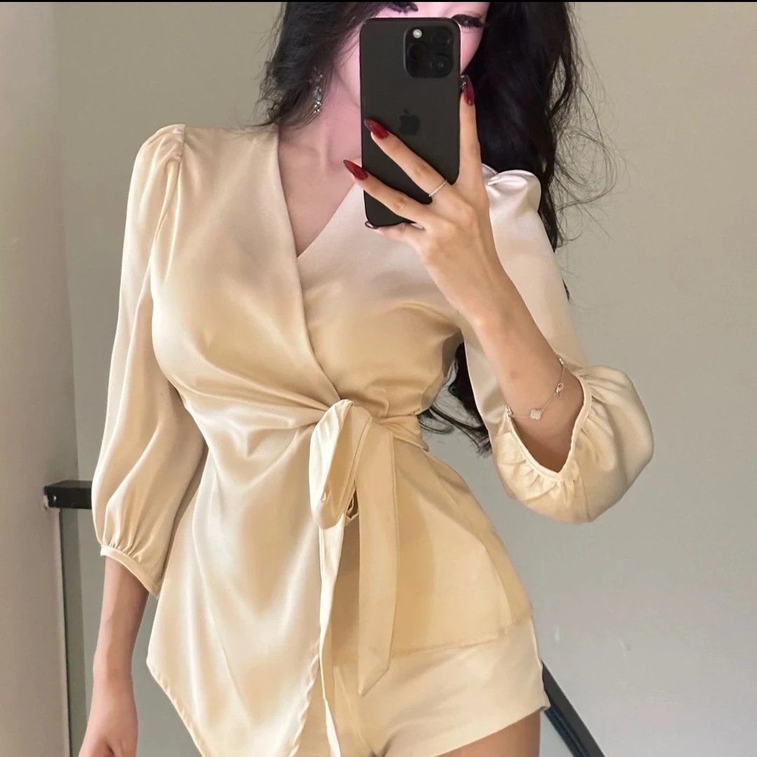 轻熟风绸缎面上衣女春秋设计感绑带V领紫色衬衫法式收腰小众衬衣