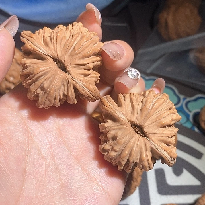 文玩核桃吊坠于*年文玩