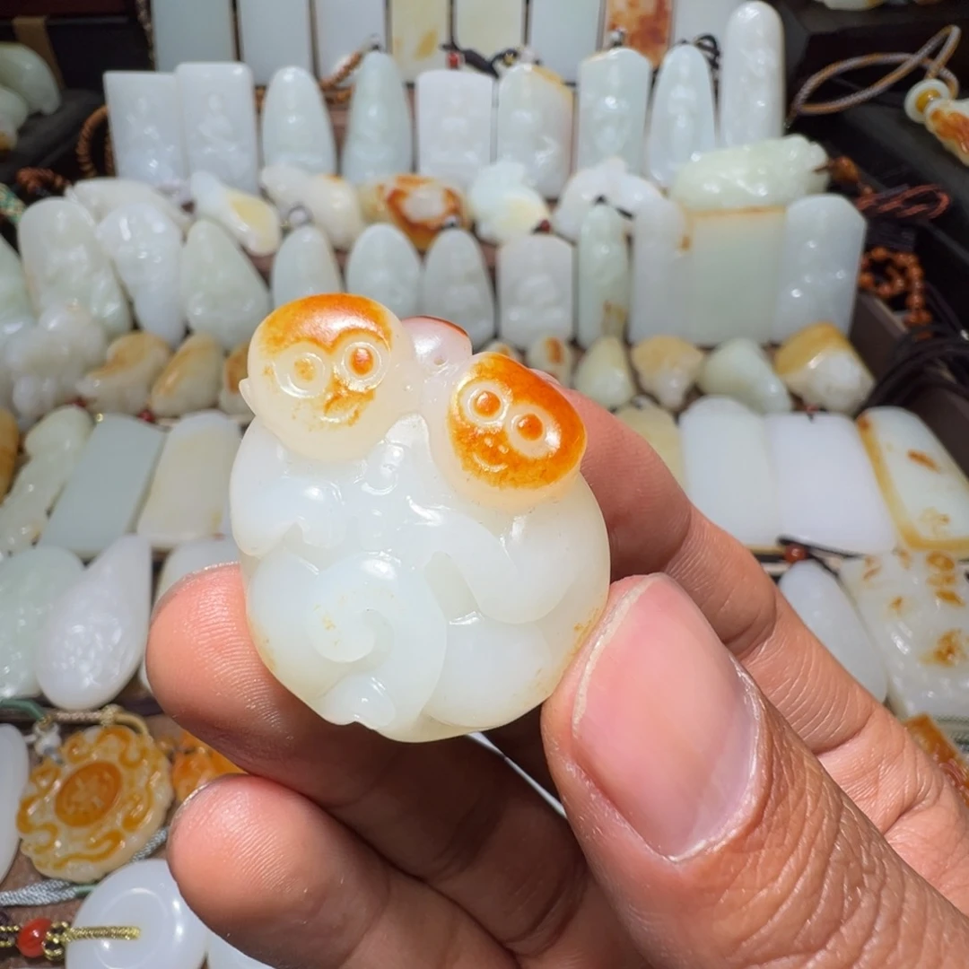 和田玉吊坠(不含链)未镶嵌奔*哥