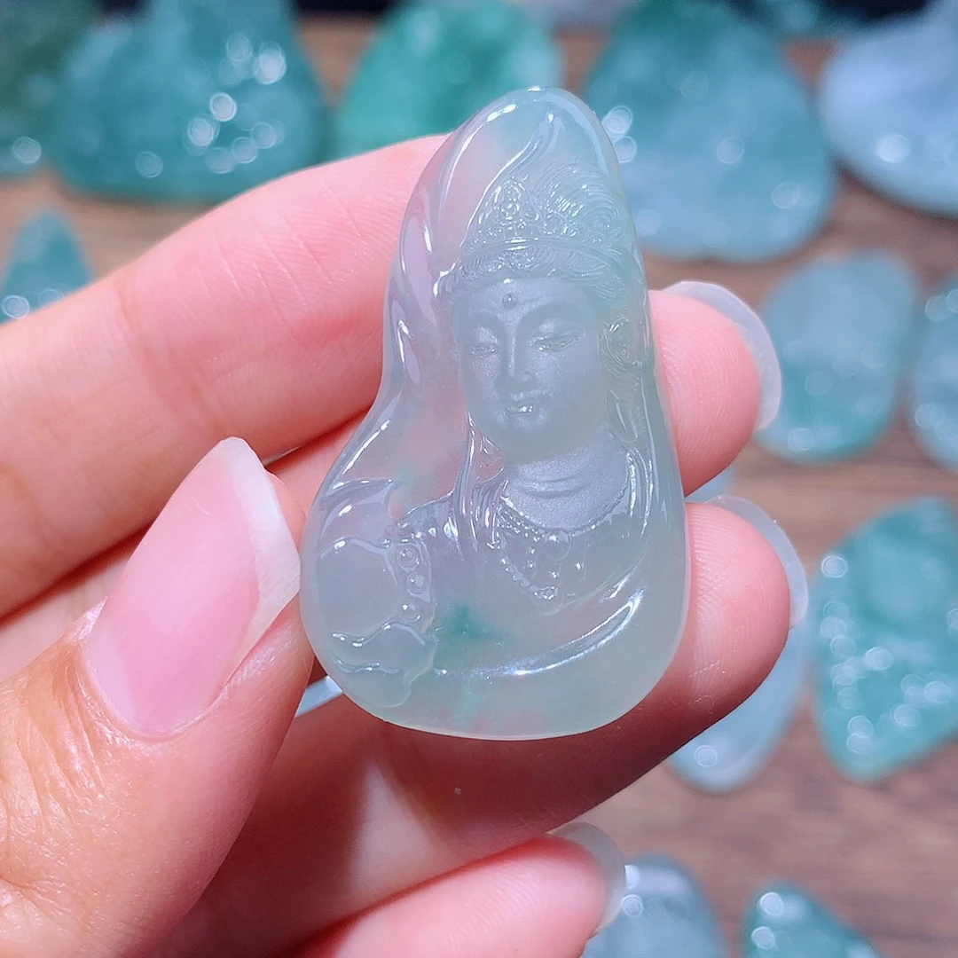 颈饰未镶嵌翡翠佛光天下