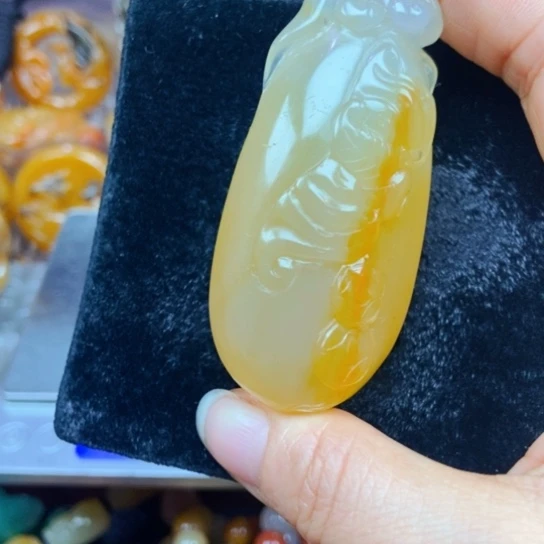 石英质玉（黄龙玉）未镶嵌颈饰