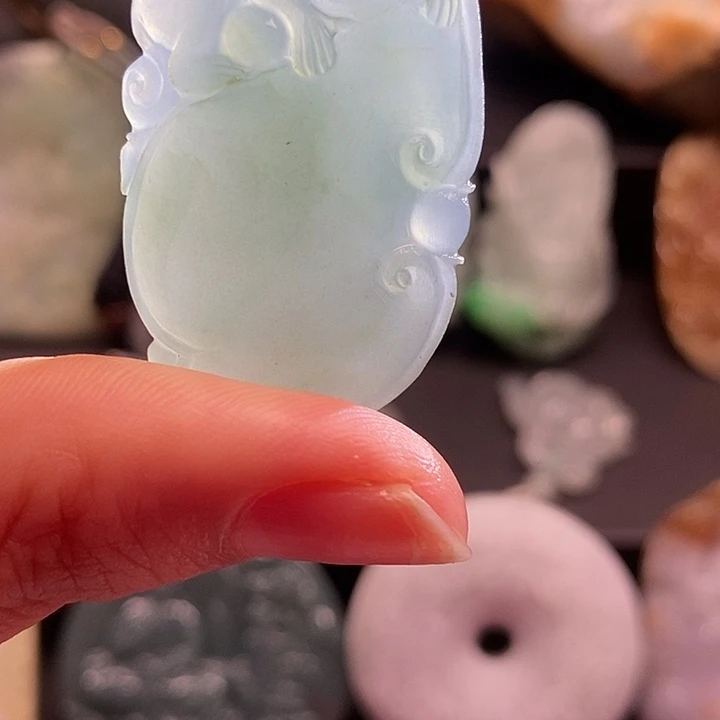 翡翠未镶嵌颈饰翡翠首饰