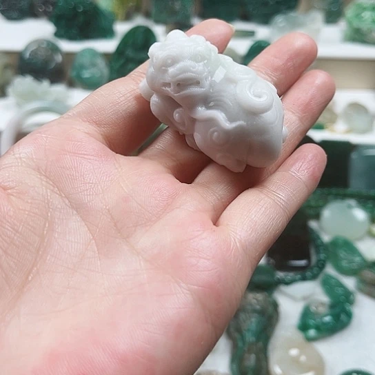 独山玉未镶嵌吊坠