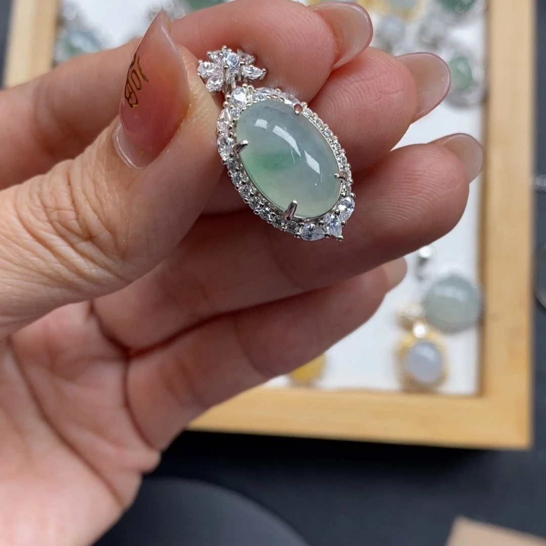 翡翠颈饰未镶嵌翡翠